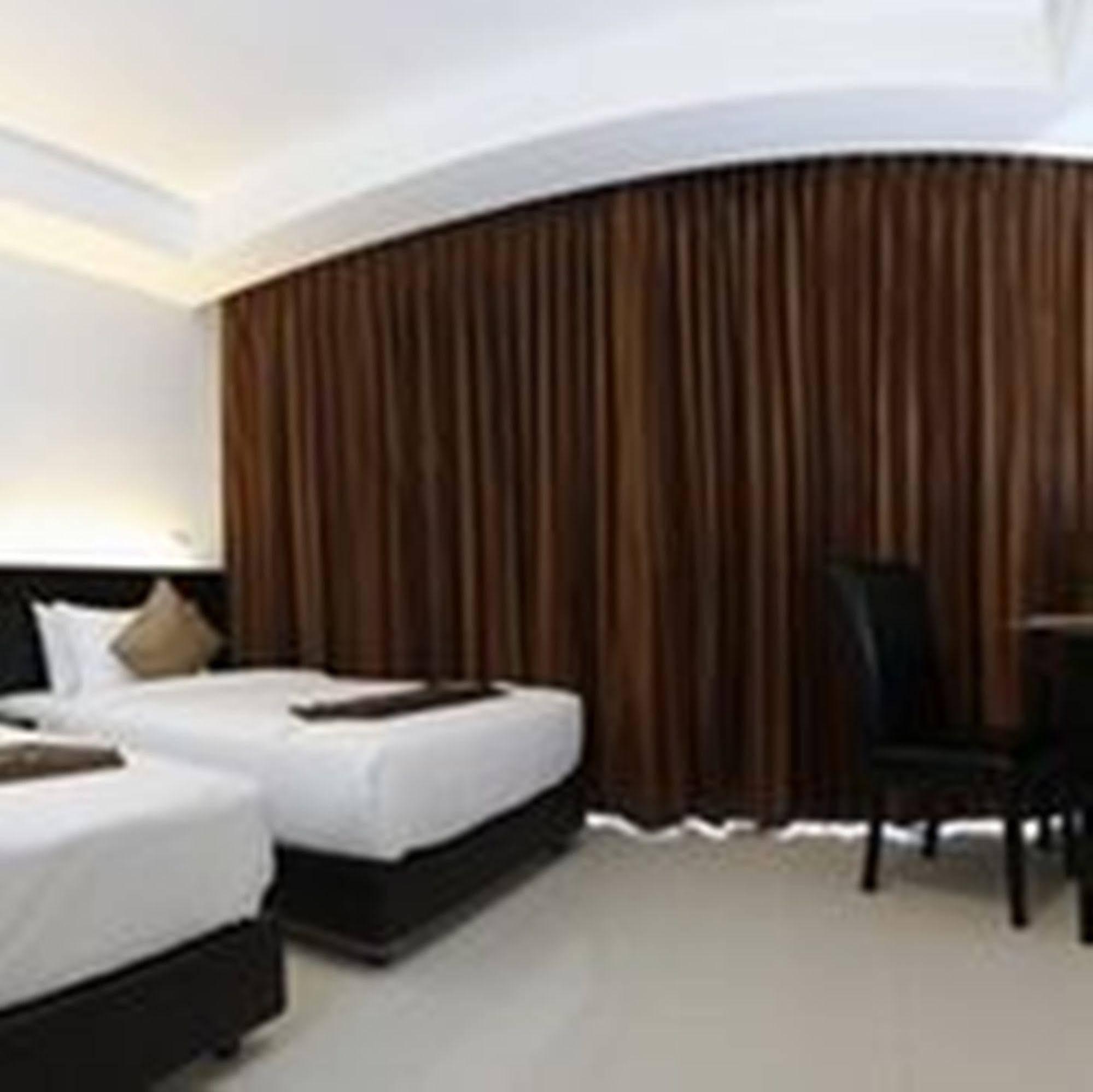 Naiyang Beach Hotel Sha Plus Phuket Exterior foto