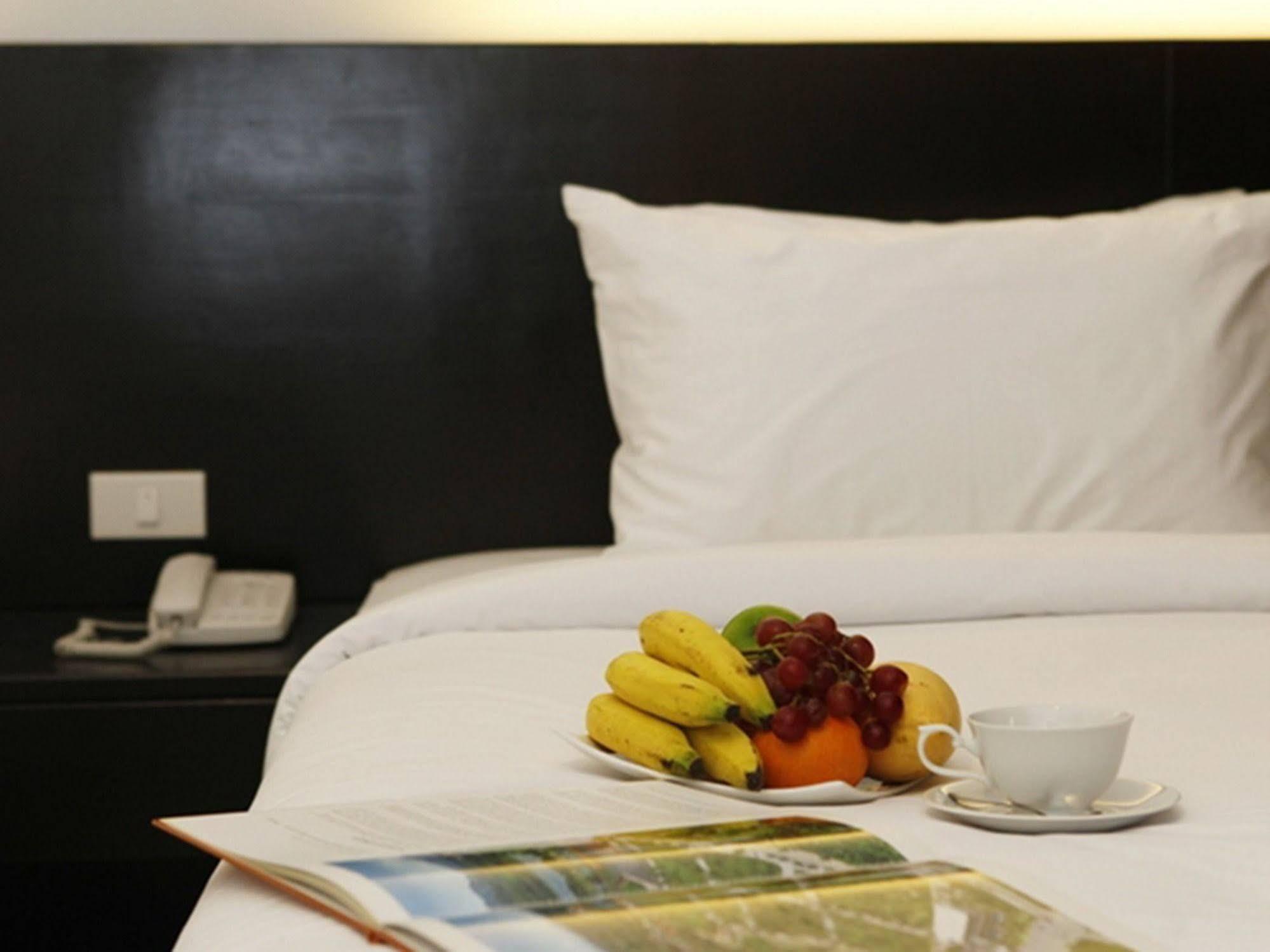 Naiyang Beach Hotel Sha Plus Phuket Exterior foto