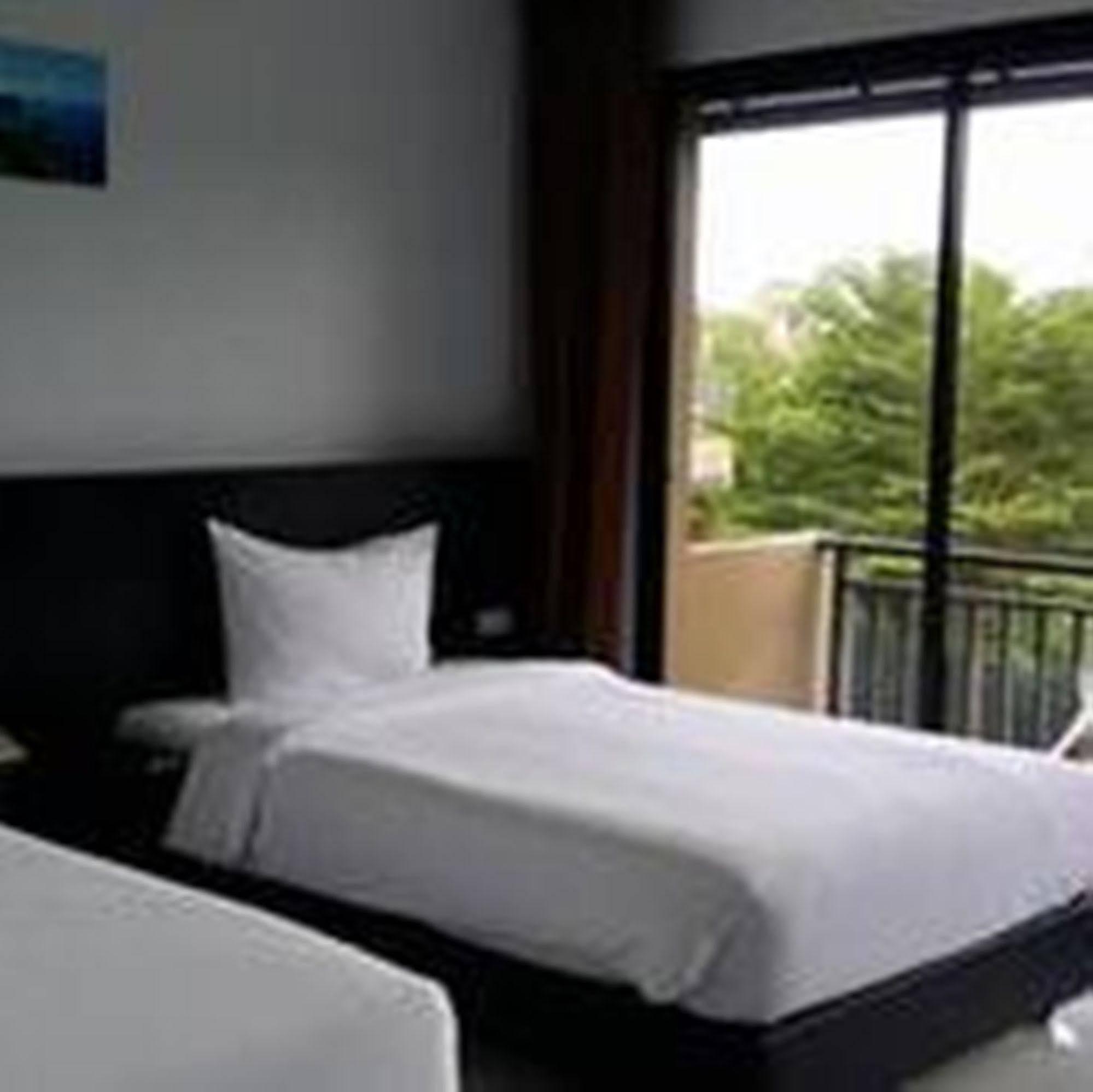 Naiyang Beach Hotel Sha Plus Phuket Exterior foto